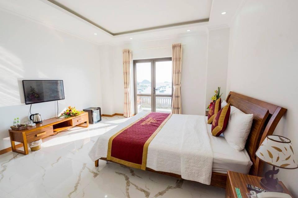 Quang Tung Hotel Dong Khe Sau Exterior photo